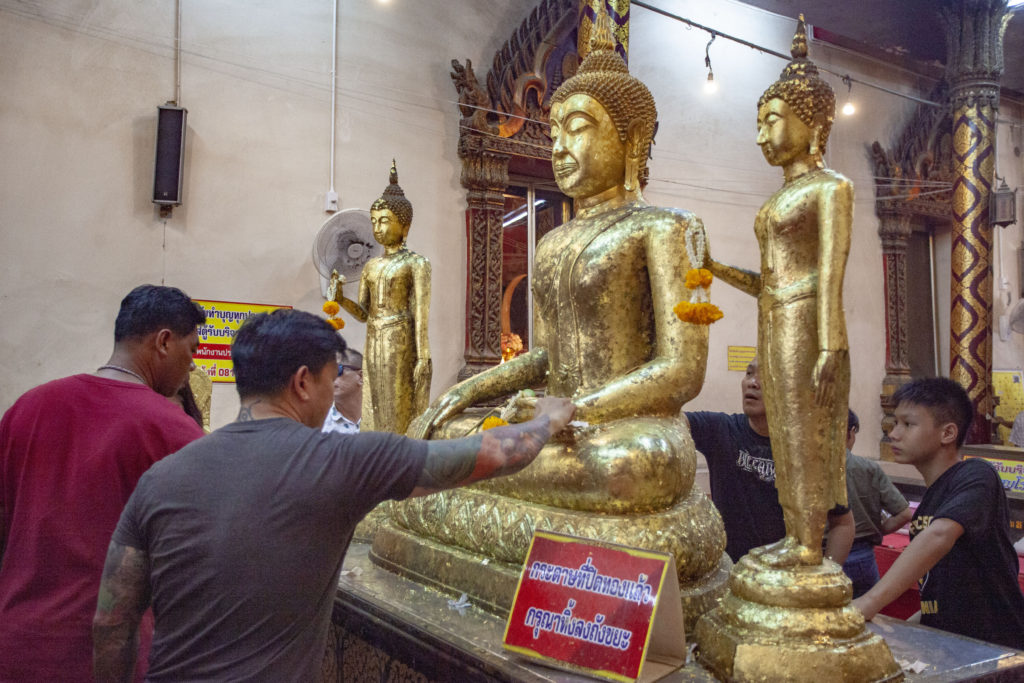 Socha maleho zlateho Budhy v Ayutthaye